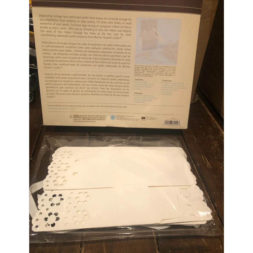 NWT MARTHA STEWART Crafts White Embossed Favor Boxes Kit of 8 Party Favor Shower